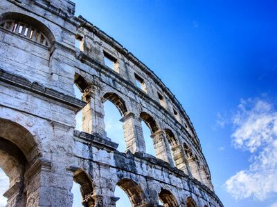 Amphitheater Pula | Die geschichtsträchtige Arena ist heute auch ein Ort der Kultur - brilliante Akustik zieht viele Musiker für Konzerte an