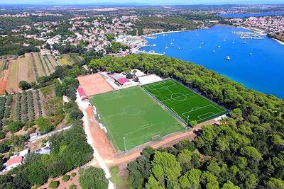 Adria-dream Fussball-Trainingslager in Kroatien | Sportanlage Banjole, Rasenfußballplatz und Kunstrasenfußballplatz in Banjole