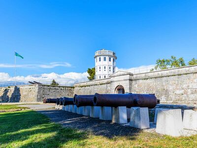 Fuerte Kaštel, Pula | Viereckige und mit eckigen Bastionen hervorgehobene Festung von 1630
