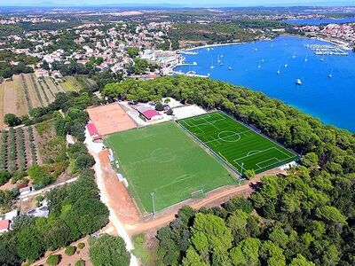 Adria-dream Fussball-Trainingslager in Kroatien | Sportanlage Banjole, Rasenfußballplatz und Kunstrasenfußballplatz in Banjole