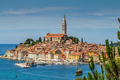 Panorama Rovinj | Das malerische Rovinj liegt an der Westküste Istriens zwischen Porec und Pula. Mit der idyllischen Altstadt ist sie eine der schönsten Städte Kroatiens.