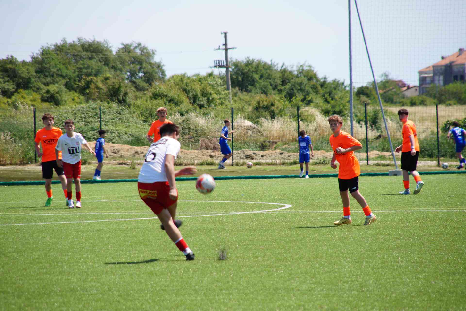 Alle Teams legten sich mächtig ins Zeug - hier die Spieler der Union St. Florian aus Österreich beim Fußball-Jugendturnier Adria-dream Cup.